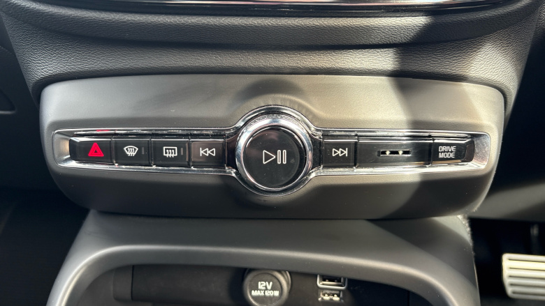 Volvo Xc40 2.0 B4P R DESIGN Pro 5dr Auto [7 speed] Petrol Estate